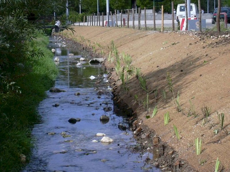 Vizpart megerositese eroziovedelmi kokuszmatraccal