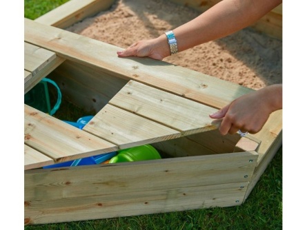 Kalózhajó formájú homokozó