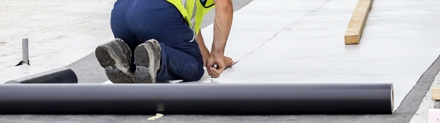 Párazáró fólia a jármű alatt