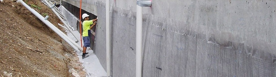 A felületszivárgó lemez a családi házak alapjainak szigeteléseként