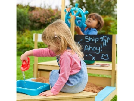 Kalózhajó formájú homokozó